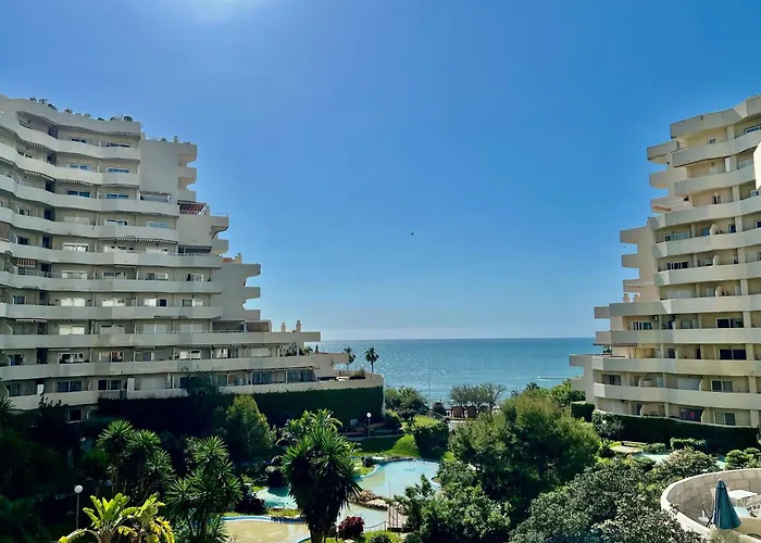Benalbeach Apartment With Sea & Garden View